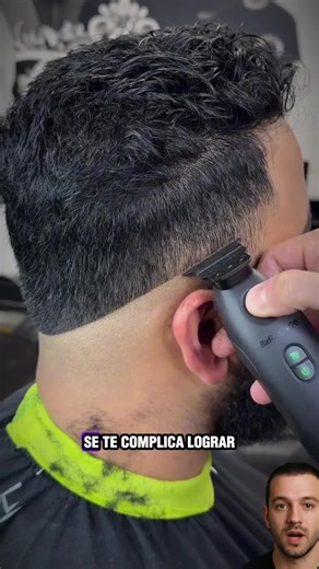 💈 Curso de Barbería Profesional Online | Aprende Barbería Desde Cero ✂️ Aprende barbería desde cero hasta nivel avanzado con nuestro curso de barbería online, ideal para principiantes y barberos que quieren mejorar sus técnicas en fades, degradados, cortes modernos, cortes clásicos, texturizados, freestyle barber, afeitados y peinados masculinos. Formación en barbería profesional certificada, 100% online, a tu ritmo, desde casa, sin horarios fijos y sin necesidad de herramientas costosas. Apren