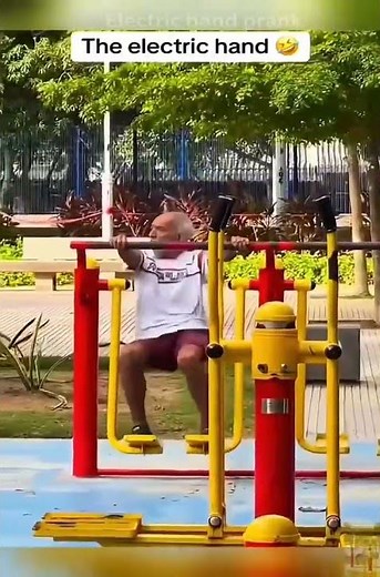 The Human Electric Shock, funny Electric Man Prank - This Man Gives Real Electric Shocks - 2025