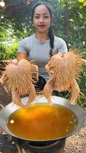 Warning: Watching this video may cause extreme cravings for fried chicken smothered in spicy chili sauce! 🌶️🤤 | Eats Excitement