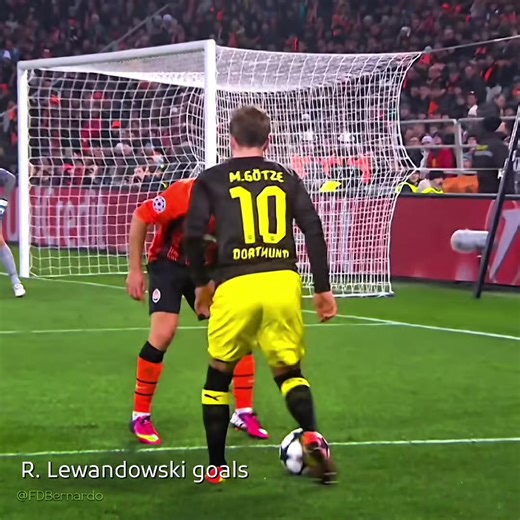 Lewandowski's Stunning First Free Kick Goal
