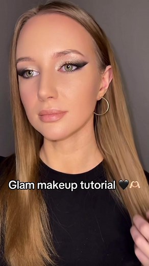 Glam Makeup Tutorial: Learn From Online Makeup Academy
