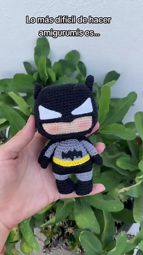 Patrón de Amigurumi de Batman - Tutorial de Crochet por Azuliecroche