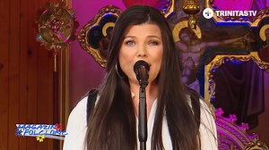 Paula Seling - „La umbra Crucii Tale” - Concert de pricesne și cântece folclorice #MagazinFolcloric La umbra Crucii Tale Eu Doamne vreau sa vin Să-mi plâng mereu trecutul } Bis Și Ție să mă-nchin. La umbra Crucii Tale Eu Doamne vreau sa fiu Să plâng, să cânt cu jale } Bis Din moarte să înviu. La umbra Crucii Tale Eu vreau sa-ngenunchez Căci numai Tu Stăpâne } Bis Din rău mă liberezi. La umbra Crucii Tale E pacea ți odihnă, Nadejdea, mângâierea, } Bis Dreptatea și lumina. La umbra Crucii Tale Eu 