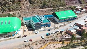 1.3K views · 23 reactions | Jhonny Llally Huata, llevó a cabo la entrega de la obra de mejoramiento del muro perimetral de la Unidad Educativa San Rafael "B" Huari Huari. Esta iniciativa tiene como objetivo coadyuvar y elevar la calidad de la infraestructura educativa. Además, se realizó la reparación de un muro que había sido derribado debido a un deslizamiento en la zona posterior al establecimiento, ocasionando daños materiales significativos. | SATEL Televisión | Facebook