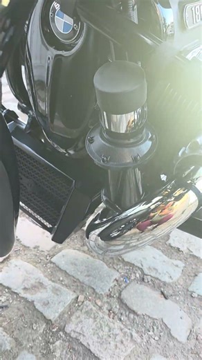 Installation of a Horn with Vintage Sound on BMW R18 B