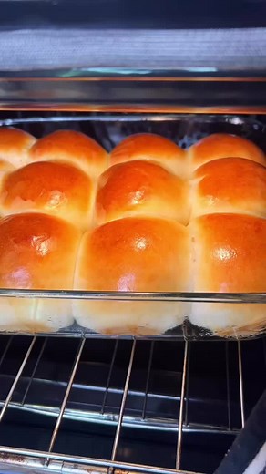 Super Soft Fluffy Dinner Rolls Recipe