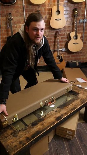 Left handed Fender American Vintage II 1961 Stratocaster | Unboxing