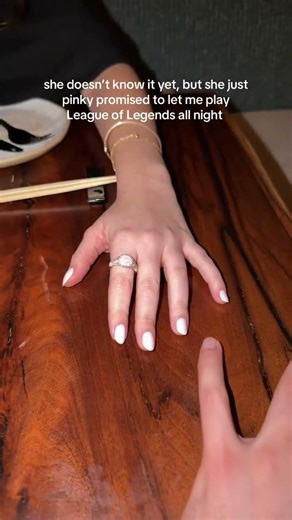 Thank you baby🥹 . . . #leagueoflegends #couplegoals #couples #gf