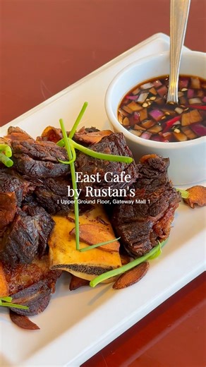 Lunch with ease at East Cafe by Rustan’s. ☺️🍴 Savor Asian flavors with a modern twist while enjoying a calming, vibrant view of Araneta City. 🌤️🍱🥢 📍 East Cafe by Rustan’s, Upper Ground Floor, Gateway Mall 1 #CityOfFirsts #AranetaCity #GatewayMall #Rustans | Araneta City