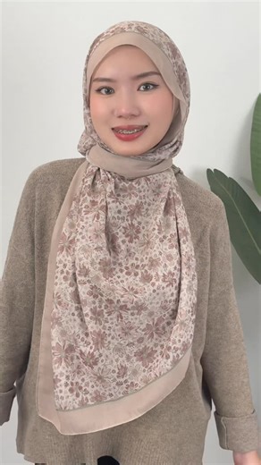 FLEURLOOM on Instagram: "Printed shawl that instantly lifts your whole look. Simple outfit, terus nampak hidup ✨ Code Terracotta SH di bag kuning #shawl #shawltutorial #printed #printedshawl #shawlcotton"