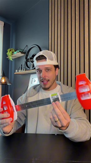 Effortless Picture Hanging Tool for Homeowners