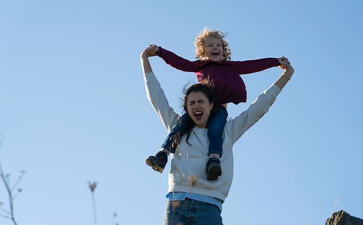 274K views · 2.9K reactions | Inspired by the New York Times Best-selling memoir, Margaret Qualley, Andie MacDowell, Nick Robinson, Billy Burke, and Anika Noni Rose star in Maid — one woman's inspiring story of motherhood, survival and resilience. | Netflix | Facebook