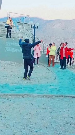 New trending shina song dance with Thailand Friend,❣️#tirpmate #offtohunza #enjoylife #fifaworldcup2022 #livesnowfalls #ToofaaniMasala