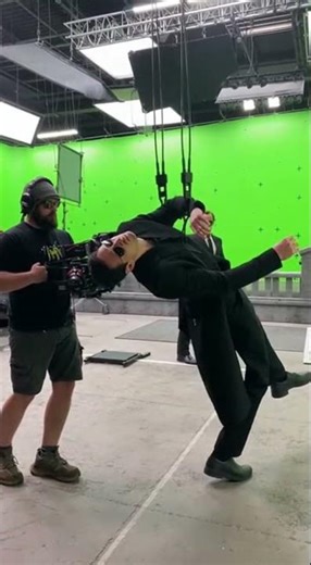 BTS Magic: How the 'The Matrix' Bullet-Dodging Scene was made!