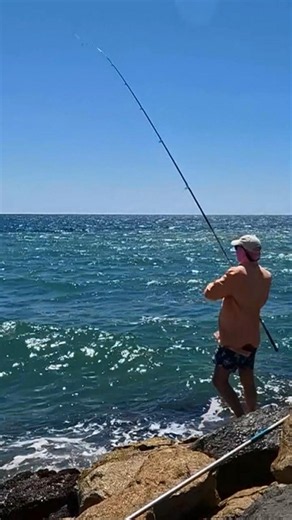 QUANDO L'ORATA SI SLAMA #pesca #fishing #orata #cozza