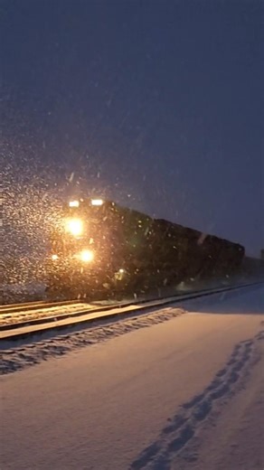 CSX I157 blasts through tge pre dawn snow with 3 up front! 31826 #shorts #weather #locomotive