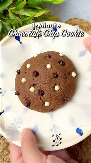 🍪 1-Minute Microwave Double Chocolate Chip Cookie Recipe #shorts #ytshorts
