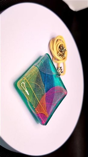 DIY Resin pendant with skeleton leaves #resinart #tutorial #handmadeseller #diy #flowerjwellery