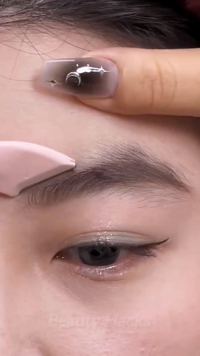 Eyebrow shaping at home . . . #eyebrowshaping #eyebrows #eyebrowtutorial #trendingreels #viralreelschallenge2024viralreelschallenge | Beauty Hacks