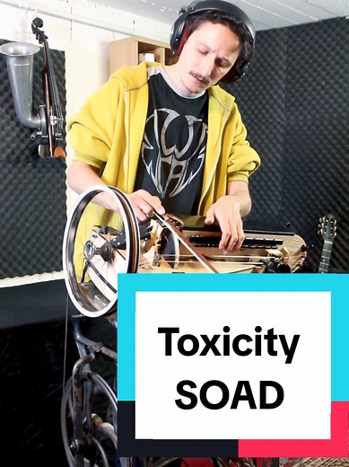 Toxicity - @systemofadown 🙌🎶 This is one of the essential songs of my generation, let me know if you'd like a full version, that could be interesting 😏🧵🎶 T-SHIRT : @WEST COAST ACADÉMY, WCA-JLT Parkour-FreeRun 💪✨ #hurdygurdy #bardcore #sewinggurdy #cover #numetal