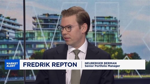 Inflation and political instability top concerns for global bond markets