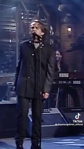 Peter Gabriel singing In Your Eyes on SNL in 1993. 👀