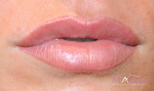Découvrez dans cette vidéo réalisée par MAUD MAQUILLAGE PERMANENT, une création type d’un maquillage permanent des lèvres effectué par MAUD dans notre studio de Paris. Plus d'infos www.maud-maquillage-permanent.com Copyright : MAUD MAQUILLAGE PERMANENT | MAUD PARIS Maquillage Permanent