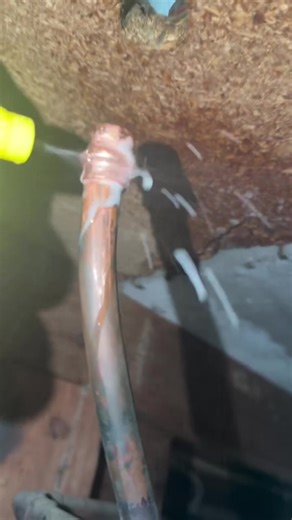 🔥 Safely Capping an Old Gas Line 🔧 On this job I was tasked with capping off an old gas point safely and correctly. First step was preparing the copper by cutting it clean and using emery cloth to remove any oxidation and ensure a proper seal. I then fitted an end cap and secured it using my specialised crimping tool for a strong, reliable connection. Once completed, the line was fully tested using a soapy solution to check for any leaks — confirming everything was sealed and safe. Proper gas 