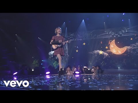 Grace VanderWaal - Moonlight (Live from YouTube's VidCon)