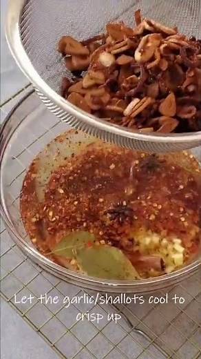 Chili Oil Garlic Crisp 🌶️🧄