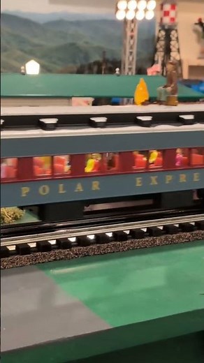 Lionel legacy Polar Express Locomotive & Passenger cars #lioneltrains #polarexpress