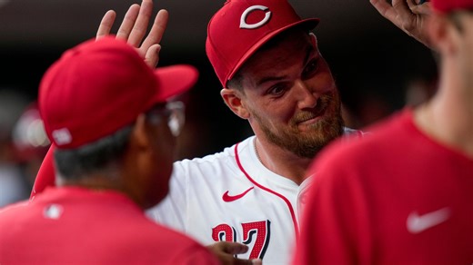 Cincinnati Reds celebrate with new girl dad Tyler Stephenson