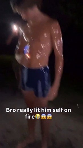 @pureviolencedaily on Instagram: "… 1997년 개봉한 영화 Titanic은 잭과 로즈의 운명적인 사랑을 통해 비극 속에서도 오래 남는 감정의 깊이를 보여주는 작품입니다. 화려한 연출보다 인물의 감정에 더 집중한 제임스 카메론 감독의 스타일은 지금 다시 봐도 묘하게 가슴을 울리죠. 배가 침몰하는 장면이 아닌, 두 사람이 서로를 바라보던 순간들이 더 강하게 기억에 남는 영화이기도 합니다. 이 감정을 완성해주는 곡이 바로 셀린 디온의 *“My Heart Will G