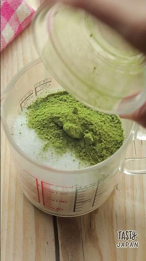 【ウチでは牛乳をこう消費してます】全力で振って冷やすだけ！暑い日にオススメの抹茶スイーツレシピ / Matcha Milk Jelly