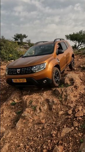 Dacia Duster 4x4 On a Steep Decline