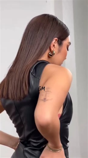 Gisella Anastasia Fans 💫 on Instagram: "Gisella Anastasia (Gisel) adalah seorang selebriti Indonesia yang dikenal sebagai penyanyi, aktris, model, dan pembawa acara. 👩‍🎤 Siapa Dia? Nama lengkapnya Gisella Anastasia Suryanto, lahir pada 16 November 1990 di Surabaya, Jawa Timur. Ia mulai dikenal publik setelah menjadi runner-up Indonesian Idol Musim 5 pada tahun 2008. 🎶 Karier Setelah Indonesian Idol, Gisel merilis beberapa single, tampil di berbagai acara televisi, serta berperan di sejumlah 