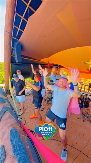 🔥 DOMINGO ESPETACULAR NO THERMAS PARK PIO11 – BORBOREMA! 🔥 Que dia INCRÍVEL! Hoje o Thermas Park PIO11 recebeu nosso embaixador Pedro Leonardo, o craque Zé Love (ex-Santos e ex-Fazenda) e uma galera cheia de energia boa! 💛💙 Foi aquele final de semana contagiante, com muita alegria espalhada por todo parque! 💦 Dança na piscina com o professor Maicon Dancemix 🎉 Brincadeiras e diversão pra toda família 🎵 O melhor dos anos 80 com a banda The Fumados no palco! Quem veio, viveu. Quem não veio… 