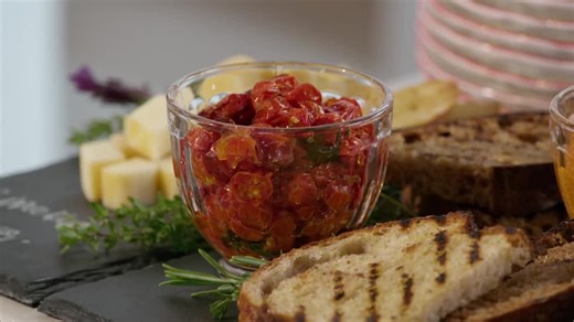 Giada's Holiday Handbook S04:E04 - Name That Holiday Tune Party