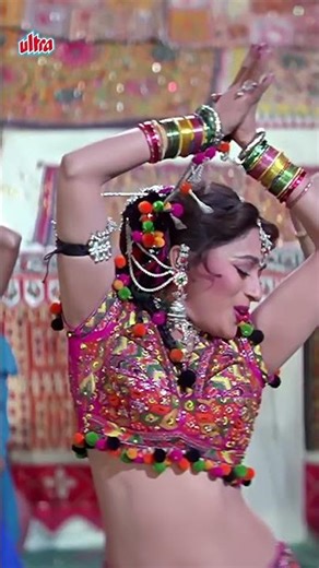 Madhuri Dixit Dance Magic ✨ Jungle Mein Sher | 90s Bollywood Dance #goldenerabollywood #ytshorts