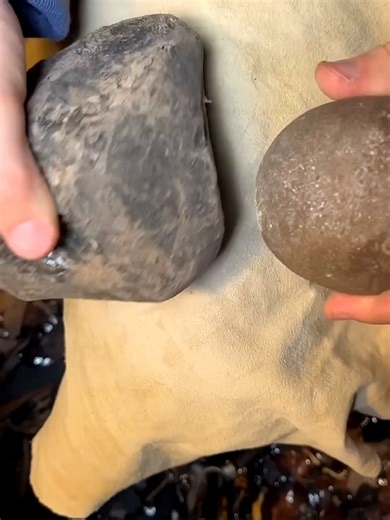 Watch the process of crafting an obsidian axe using ancient stone-age techniques. #ObsidianAxe #Obsidian #StoneAge