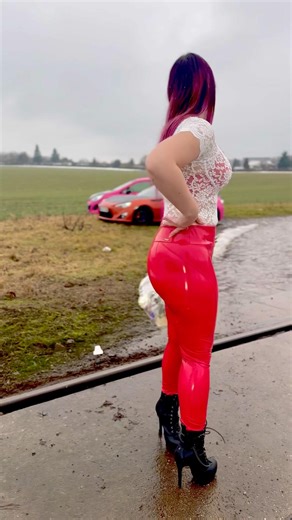 Wearing red pvc leggings for valentine‘s day ❤️🌹 #leggings #leather #red