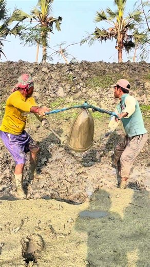 ডিজিটাল পদ্ধতিত মাটি খননে ১০ জনের কাজ ২ জনে করা হচ্ছে #villagelife #reelsfypシ #agriculture #farmers