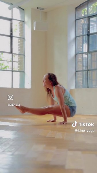 If you’re trying to lift up, don’t push with the arms and think up. This feels frustrating and makes the body very heavy. Instead, use whatever flexibility you have to create a leverage point. move the hands a little bit forward from the hips, fold as deeply forward as possible, and then use a counterbalance to find the lift. Move the shoulders forward and down to send the hips back and up. #yoga #yogatutorial #lsit #bestrong #missionyoga #londonyoga #yogalondon #yogauk #ukyoga #liftup #ashtanga