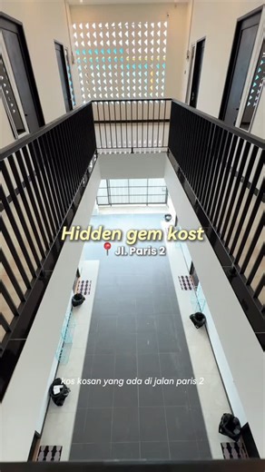 @zahara_kost_eksklusif on Instagram: "Zahara Kost Eksklusif (KOST PUTRI) Yang mau survei atau booking bisa WhatsApp 085751727372 fasilitas bersama kost 1. dapur bersama 2. air pdam free 3. wifi free 4. cctv 24 jam 5. kulkas fasilitas kamar 1. kasur uk 120x200 2. bantal + guling 3. lemari pakaian 4. meja belajar 5. AC 6. Kamar mandi dalam + toilet duduk + shower 7. listrik voucher 8. selimut 9. pintu kamar smartdoor 10. rak sepatu 11. tong sampah depan kamar - Teras - Parkir motor - Tidak ada jam