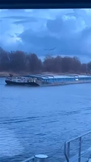 Maritime Fails on Instagram: "Are you in a hurry? Jump over! Follow for more: @maritime_fails 📸: @airdronero #fail #boat #barge #tugboat #ship #collision #crash"
