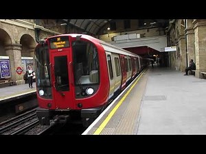 London Underground Circle Line Train arriving and departing Paddington Station