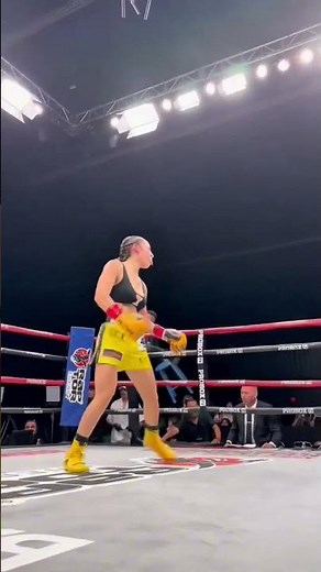 Jocelyn Camarillo with the Brutal KO! #boxing #femaleboxing #ko