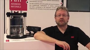 PC Small Novec : Une machine immergée dans du liquide diélectrique pour refroidir les composants