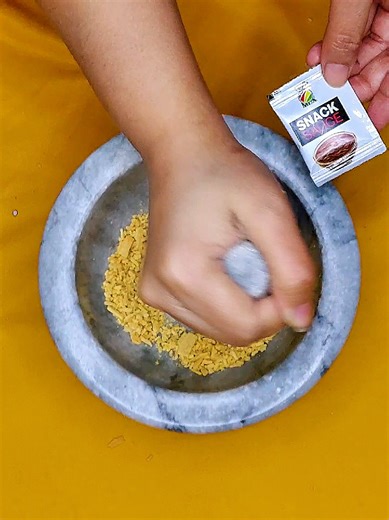 Crunchy snack crushing ASMR 😮‍💨 #asmr #satisfying #crunchy #oddlysatisfying