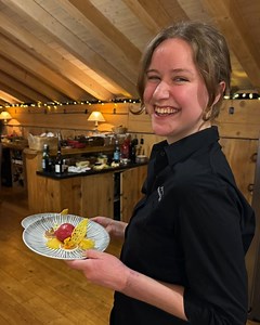 A Catered ski holiday…. What do you like best? . ☑️ Being pampered ☑️ Multi-course gourmet dining ☑️ Exciting menus ☑️ Chalet hosts taking care of the detail ☑️ Your own private professional chef ☑️ Knowing you don't have to plan a menu ☑️ Breakfast served for you (cooked options too!) ☑️ Those lovely little canapés with some bubbly ☑️ An array of lovely house wines to choose from ☑️ The afternoon home-made cake ☑️ Knowing you don't have to shop ☑️ No washing-up . You can have all this and way m